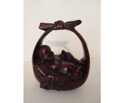 CD0774 Resin Boeddha lucky in mandje. Hoogte : 12 cm. 