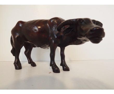 CD0154 Resin buffel H x B : 12 x 22 cm.