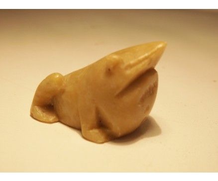 207-18 Steen. Speksteen kikker lengte 3,5 cm. Per 12 stuks verpakt. 50 % korting. Prijs is per 12 stuks.