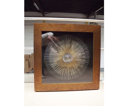 T24182 tableau golden sun metal spikes. Brown frame 90 x 90 cm.