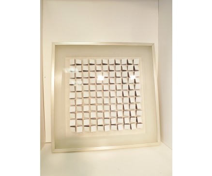 T19367 tableau white blocks 3-d 80 x 80 cm. Silver frame.
