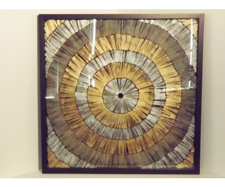 T36275 Wanddecoratie. Abstracte zilver/gouden cirkels met diepte achter glas in zwarte lijst 90 x 90 cm.