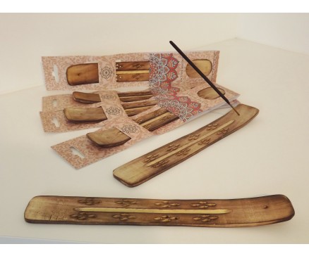 H8350013 Hout. Incense burner ski 25 cm. Per stuk verpakt.