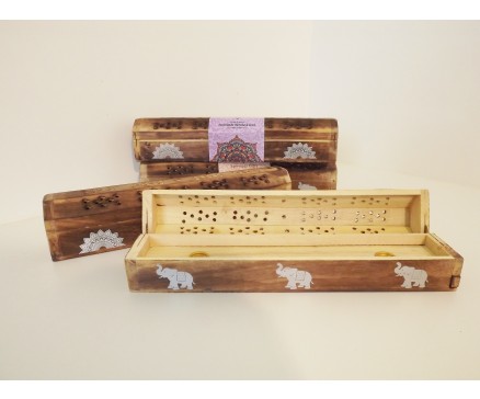 H8350012 Hout. Incense box Mandala assorti. Length 30 cm.