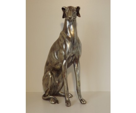 P1035633 Poly. Zittende hond large zilver. Hoogte : 53 cm.