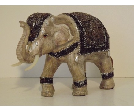 P1035588 Poly. Olifant lightwood medium. Hoogte : 14 cm.