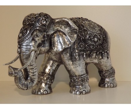 P1035632 Poly. Olifant medium zilver. HxL : 35 x 50 cm.