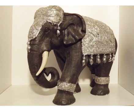 P1035465 Poly. Olifant XXL. Zwart-zilver. Hoogte : 60 cm.