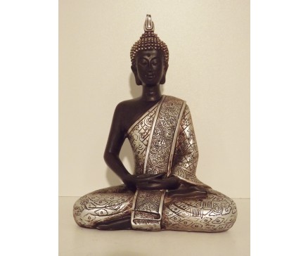 P1035281 Poly. Boeddha Thai zittend. Zwart-zilver. Hoogte : 21 cm.