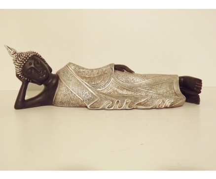 P1035286 Poly. Thai boeddha liggend. Zwart-zilver. Lengte : 35 cm.