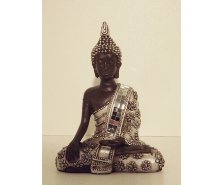 P1035410 Poly. Boeddha Thai hand beneden. Zwart-zilver. Hoogte : 13 cm.