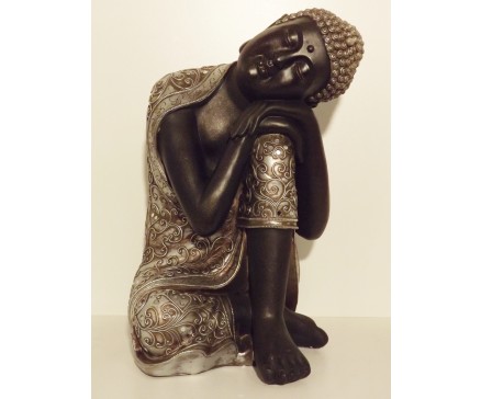 P1035416 Poly. Sleeping boeddha zwart-zilver XL. Hoogte : 62 cm.