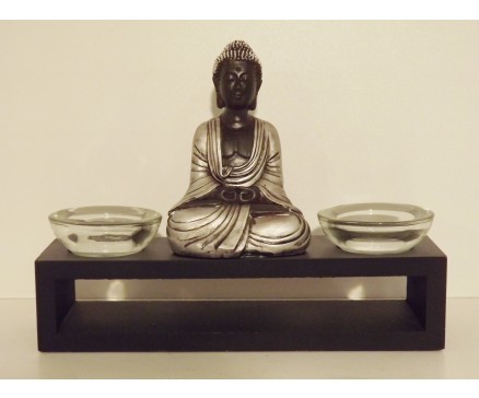 P1035420 Poly. Boeddha met 2 glasbakjes voor waxine. Zwart-zilver. Lengte 17 cm.