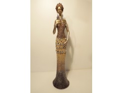 P1035132 Poly African Crystal. Staande afrikaanse dame. Hoogte : 47 cm.