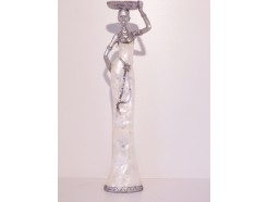 P1035143 Poly. Africa. Vrouw met kom op hoofd hoogte : 56 cm.