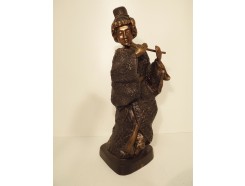 0241005 brons vrouw met fluit. Hoogte : 40 cm.