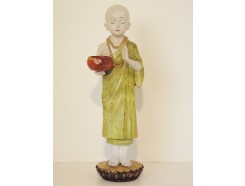 P1035244 Poly. Staande monnik met kommetje small colour. Hoogte : 29 cm.