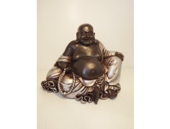 P1035285 Poly. Lucky boeddha zittend. Zwart-zilver. Hoogte : 18 cm.