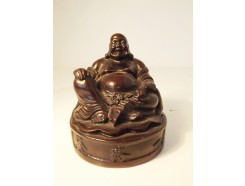 CD0069 Resin lucky boeddha op sokkel. Hoogte : 4 cm.