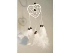 8530091 Dreamcatcher. Witte hartvormige mini dreamcatcher. Diameter +/- 6 cm. Per 12 stuks verpakt. Prijs is per 12 stuks.