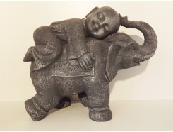 G968-AS Garden kindmonnik op olifant. Hoogte : 57 cm. Antique Silver.