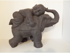 G968-DG Garden kindmonnik liggend op olifant. Hoogte 57 cm. Dark-grey.