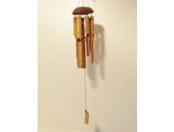 GA8530044 Gong halve cocosnoot met 5 bamboe pijpen. Lengte : 30 cm.