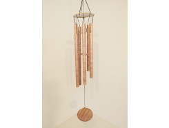 8415105 Gong. Metalen windgong woodlook met 5 pijpen en ronde klepel. Lengte : 82 cm.