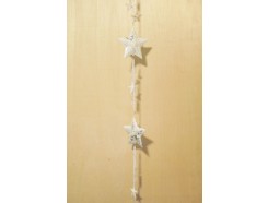 M51093 Metal decoration hanging. 2 grote witte sterren en 9 kleine witte en transpartante sterren. 105 cm. Per 6 stuks verpakt. Prijs is per 6 stuks.