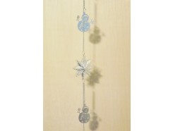 M50803 Metal decoration hanging. 5 zilveren sneeuwpoppen en 3 dubbele sterren. 120 cm. Per 6 stuks verpakt. Prijs is per 6 stuks.