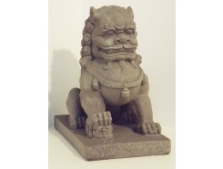 G1292-G Garden. Tempelleeuw / Keelung met welp onder poot. 35 x 35 cm. granite.