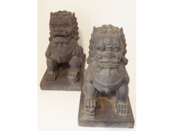 G1292-DG Garden Keelung / Tempelleeuw met welp onder poot. 35 x 35 cm. Dark-grey. 