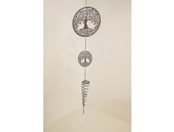 M26049 Metal. 2 metalen "Tree of Life's" (diameter 18 cm. / diameter 10 cm.) donkergrijs met metalen spiraal met "diamanten". Lengte 99 cm.