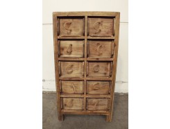 19PJ1093 Cabinet. Houten kastje met 10 houten laatjes met handvatje van touw. 41 cm. breed, 34 cm. diep, 78 cm. hoog.