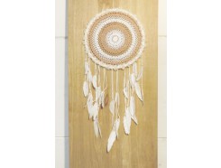 8530110 Dreamcatcher. XL gehaakte dreamcatcher pastel/roze kleurig met fluffy buitenrand. Diameter +/- 40 cm., lengte +/- 110 cm.