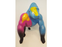 P1035814 Poly. Abstract vormgegeven en geverfde gorilla lopend op 4 poten. LxBxH : 40x56x52 cm.