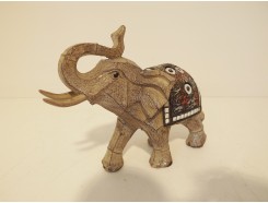 P1035711 Poly. Elephant marble wood small. Hoogte : 12 cm.