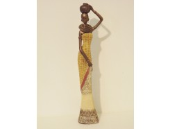 P1035129 Poly. Afrkaanse dame draagt pot op hoofd. Hoogte : 41 cm.