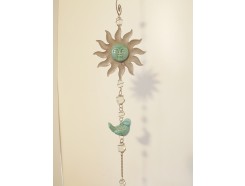 M5815074 Metal hanging sun-bird-candleholder. Length : 110 cm. per 4 stuks verpakt. Prijs is per 4 stuks.
