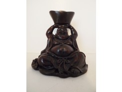 CD0238 Resin zittende hotei. Hoogte : 14 cm.