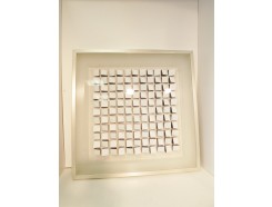 T19367 tableau white blocks 3-d 80 x 80 cm. Silver frame.