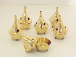 8351295 Koper wierookbrandertjes. Hoogte : 6 cm. set van 6.
