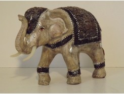 P1035588 Poly. Olifant lightwood medium. Hoogte : 14 cm.